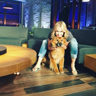 Chelsea Handler feet photo thumbnail