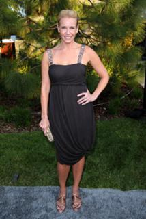 Chelsea Handler feet photo thumbnail