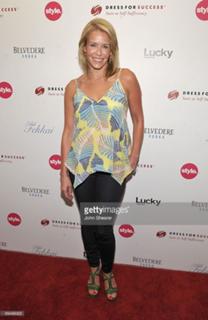 Chelsea Handler feet photo thumbnail