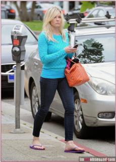 Chelsea Handler feet photo thumbnail