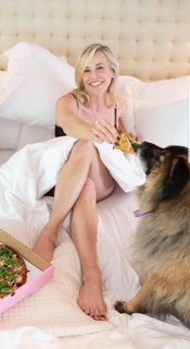 Chelsea Handler feet photo thumbnail