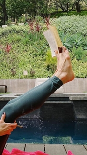 Chelsea Handler feet photo thumbnail