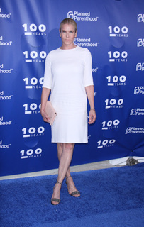 Chelsea Handler feet photo thumbnail