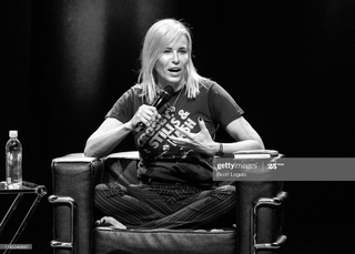 Chelsea Handler feet photo thumbnail