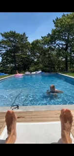 Chelsea Handler feet photo thumbnail