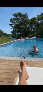 Chelsea Handler feet photo thumbnail