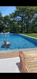 Chelsea Handler feet photo thumbnail