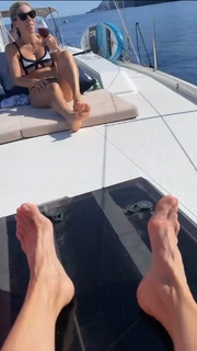 Chelsea Handler feet photo thumbnail