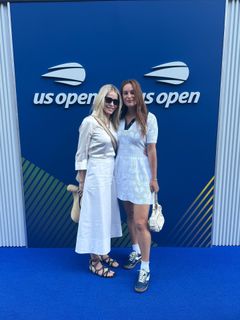 Chelsea Handler feet photo thumbnail