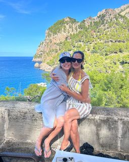 Chelsea Handler feet photo thumbnail