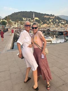 Chelsea Handler feet photo thumbnail