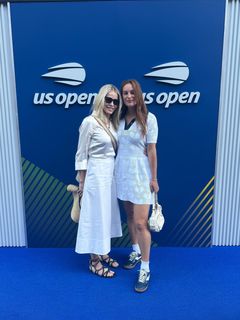 Chelsea Handler feet photo thumbnail