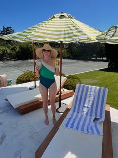 Chelsea Handler feet photo thumbnail