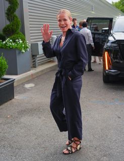 Chelsea Handler feet photo 2