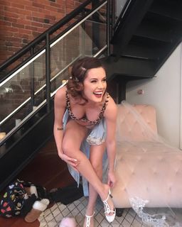 Chelsea Hobbs feet photo 5