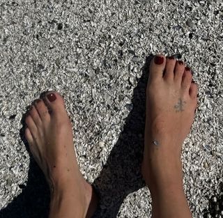 Chelsea Hobbs feet photo 1