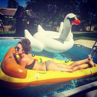 Chelsea Houska feet photo 3
