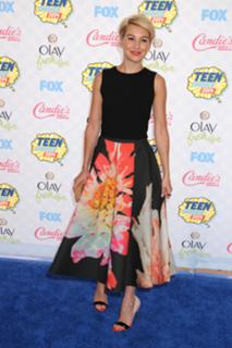 Chelsea Kane feet photo thumbnail