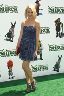 Chelsea Kane feet photo thumbnail