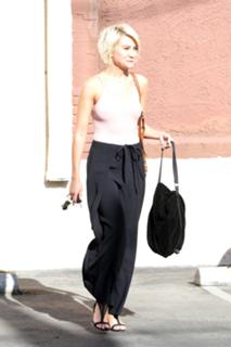 Chelsea Kane feet photo thumbnail