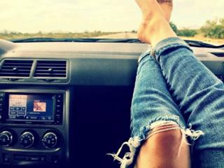 Chelsea Kane feet photo thumbnail