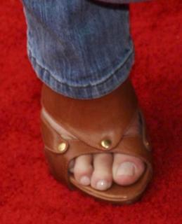 Chelsea Kane feet photo thumbnail