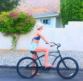 Chelsea Kane feet photo thumbnail