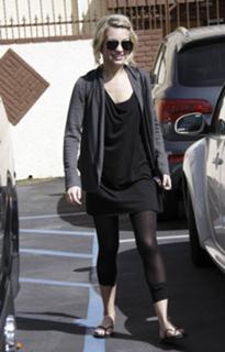 Chelsea Kane feet photo thumbnail