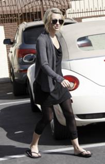 Chelsea Kane feet photo thumbnail