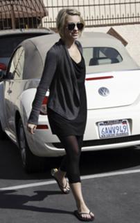 Chelsea Kane feet photo thumbnail