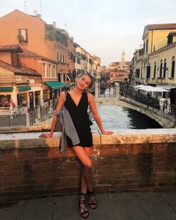 Chelsea Kane feet photo thumbnail