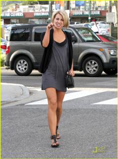 Chelsea Kane feet photo thumbnail