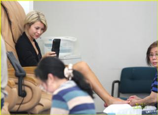 Chelsea Kane feet photo thumbnail