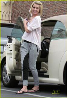 Chelsea Kane feet photo thumbnail