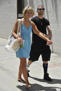 Chelsea Kane feet photo thumbnail