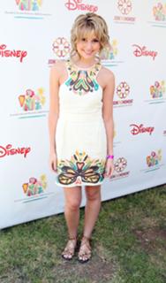 Chelsea Kane feet photo thumbnail