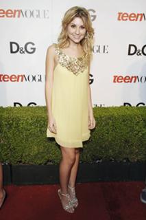 Chelsea Kane feet photo thumbnail