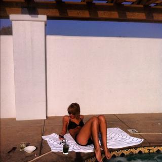 Chelsea Kane feet photo thumbnail