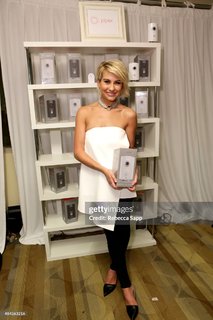 Chelsea Kane feet photo thumbnail