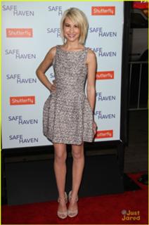 Chelsea Kane feet photo thumbnail