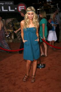 Chelsea Kane feet photo thumbnail