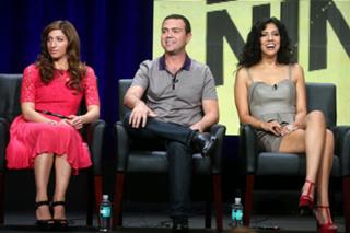 Chelsea Peretti feet photo thumbnail
