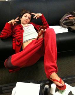 Chelsea Peretti feet photo thumbnail