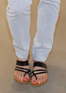 Chelsea Peretti feet photo thumbnail