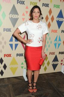 Chelsea Peretti feet photo thumbnail