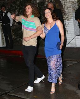 Chelsea Peretti feet photo thumbnail