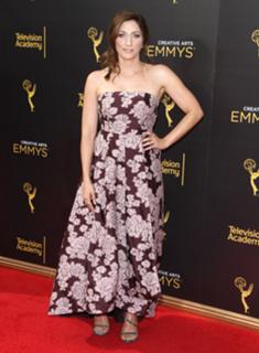 Chelsea Peretti feet photo thumbnail