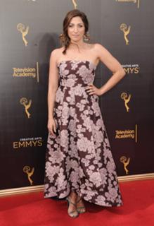 Chelsea Peretti feet photo thumbnail