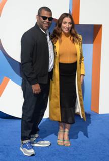 Chelsea Peretti feet photo thumbnail