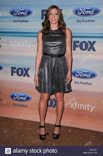 Chelsea Peretti feet photo thumbnail